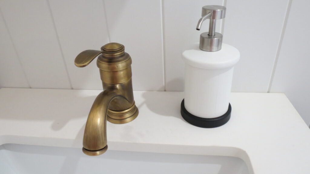 Polished brass tapware - Kangaroo point ensuite