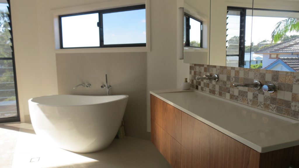 Freestanding bath - Tarragindi QLD