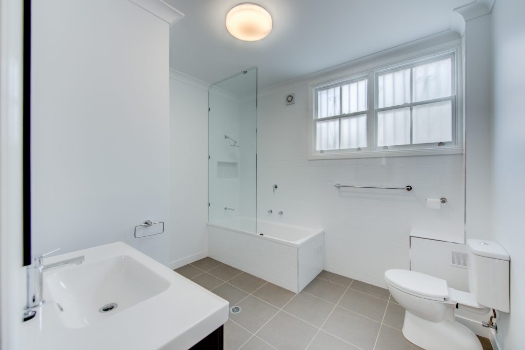 Family bathroom - Norman Park QLD