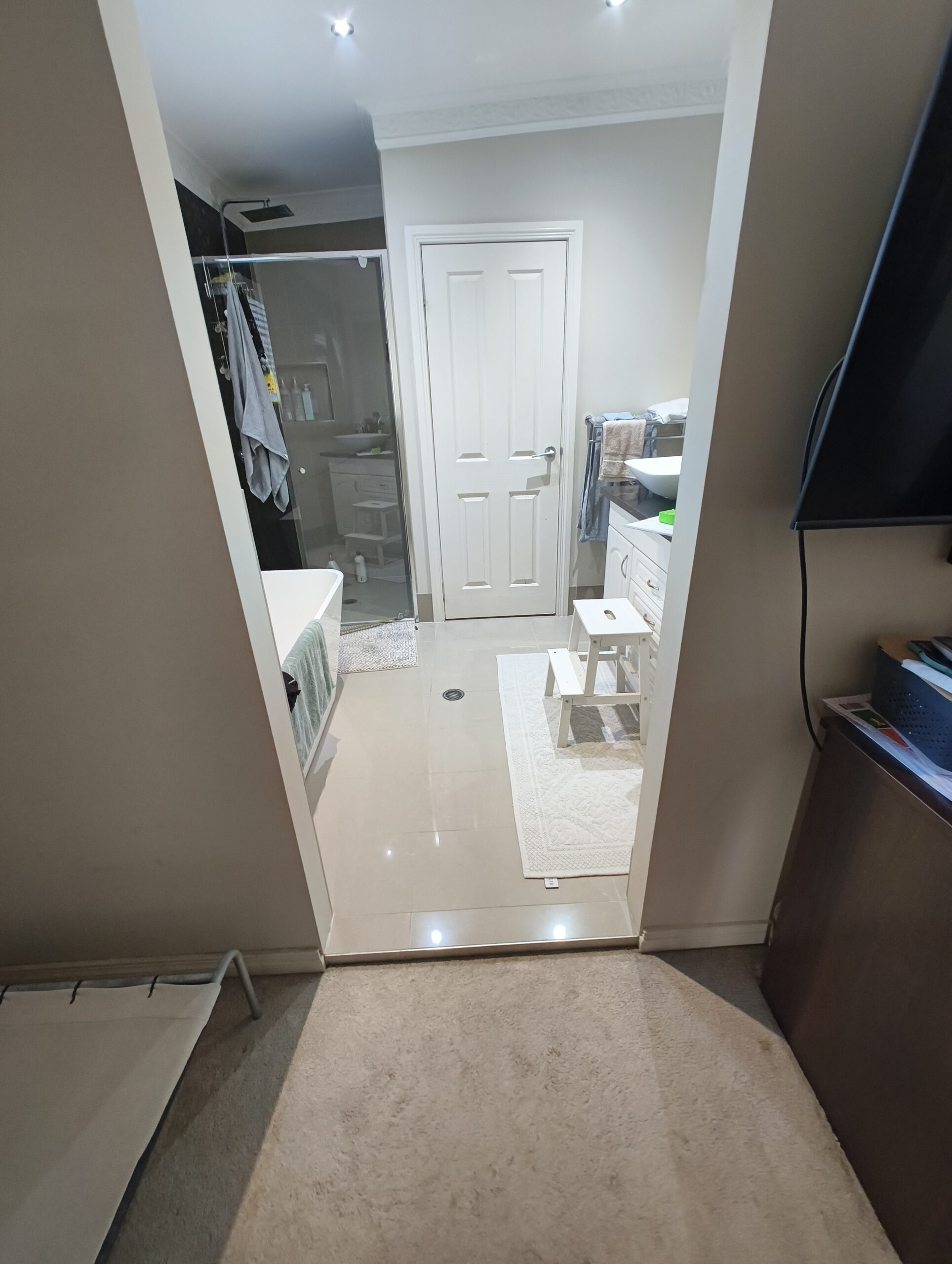 Camp Hill ensuite before renovation - original bathroom