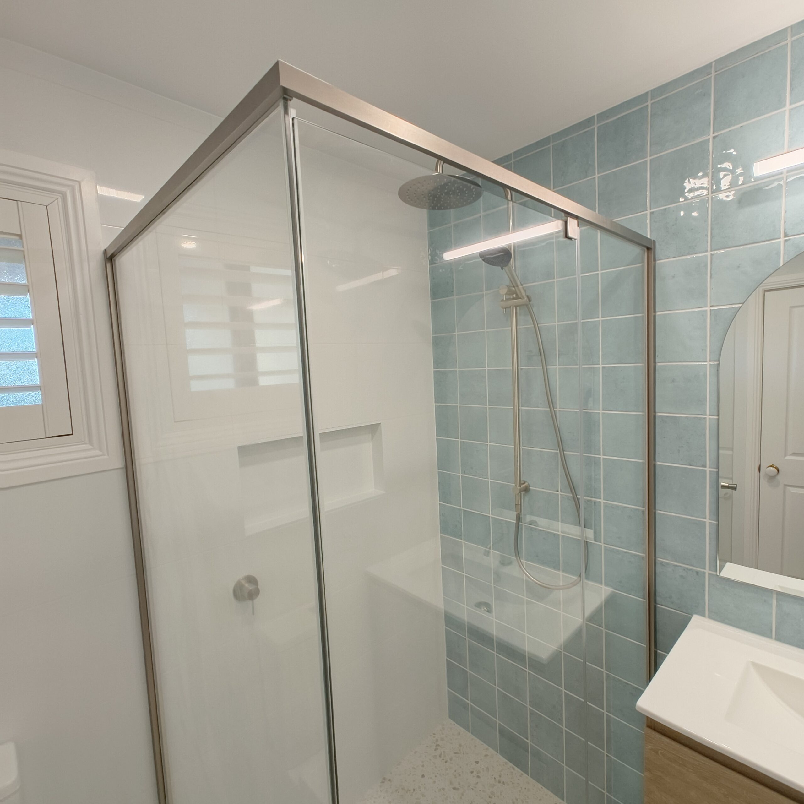 Yeerongpilly ensuite renovation with blue feature tiles and brushed nickel finishes