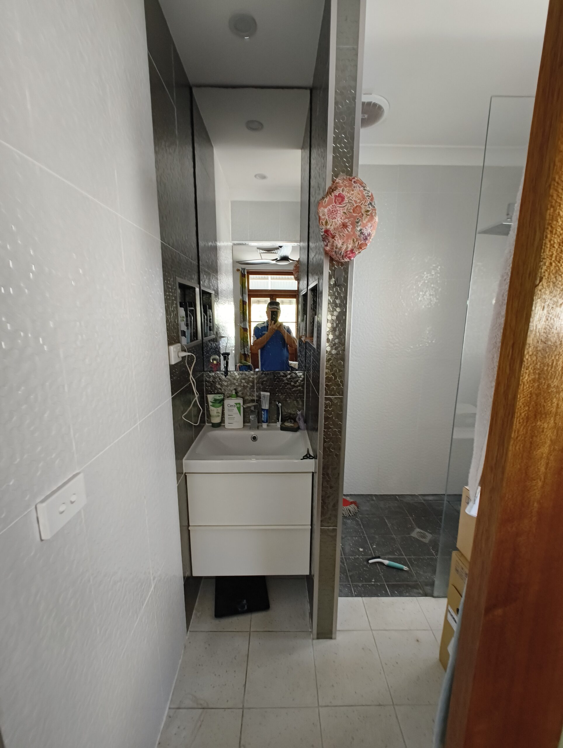 Narrow vanity nook in the East Brisbane ensuite before renovation