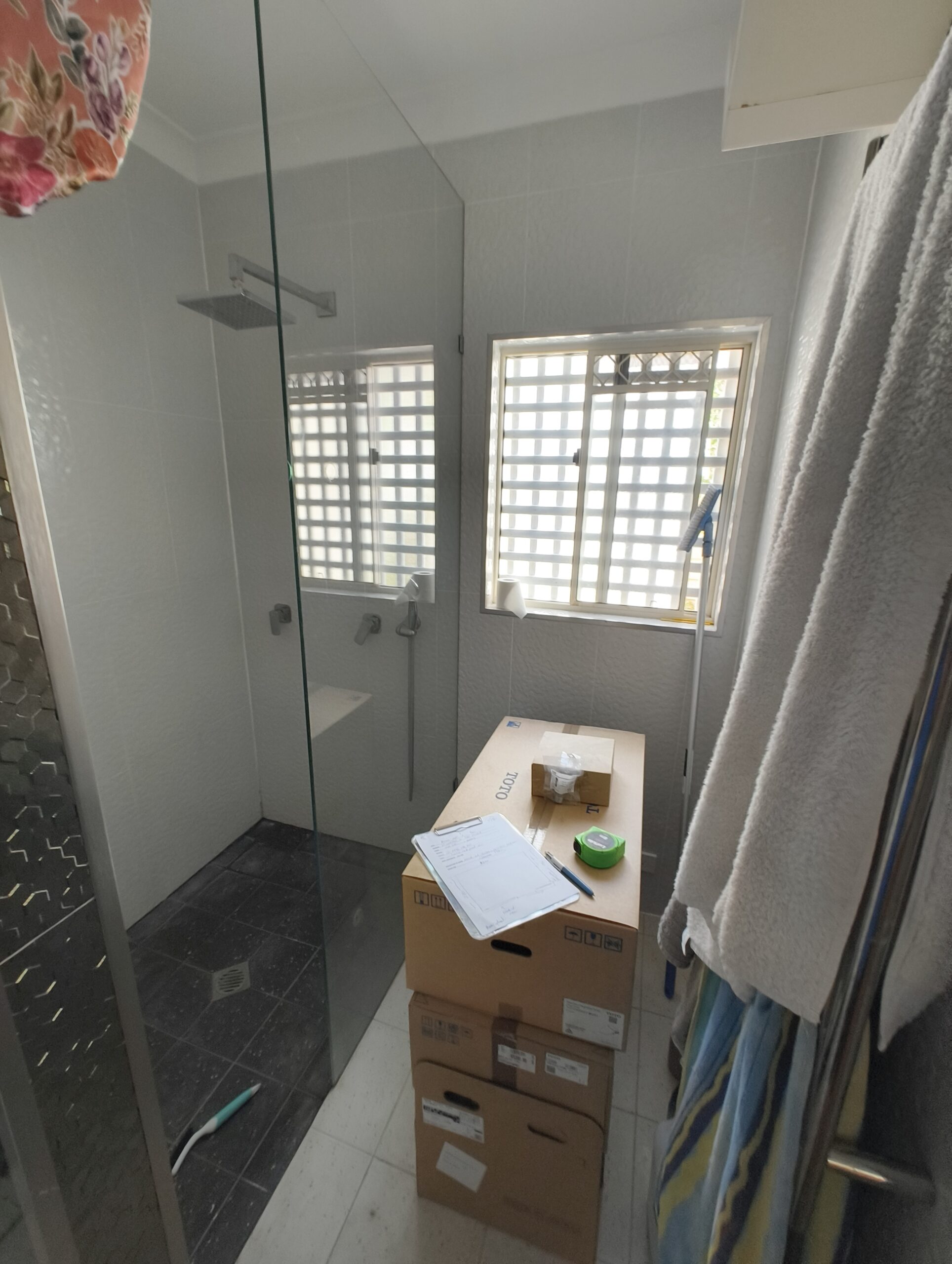 Shower in the East Brisbane ensuite before renovation