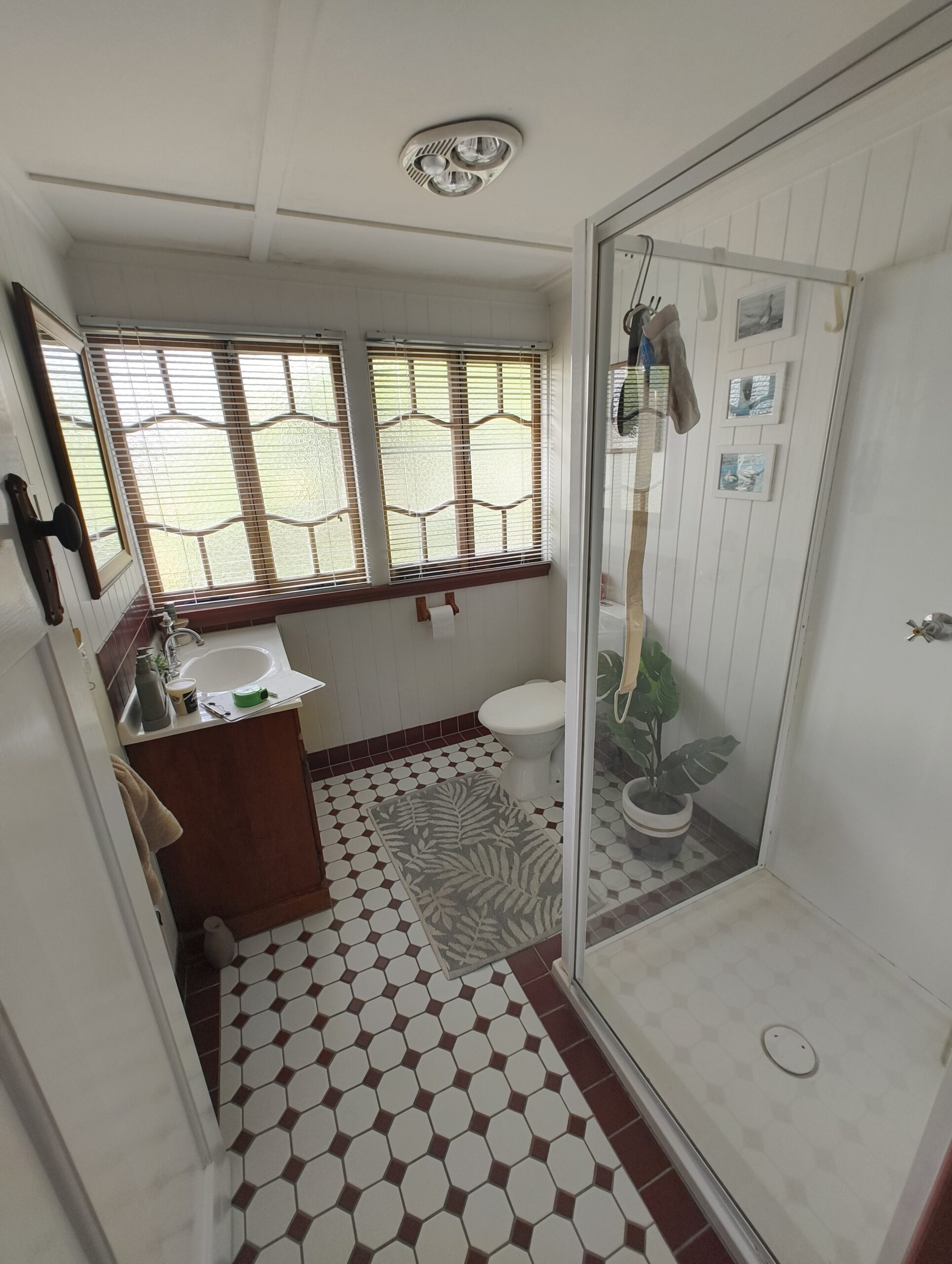 Woolloongabba main bathroom before renovation