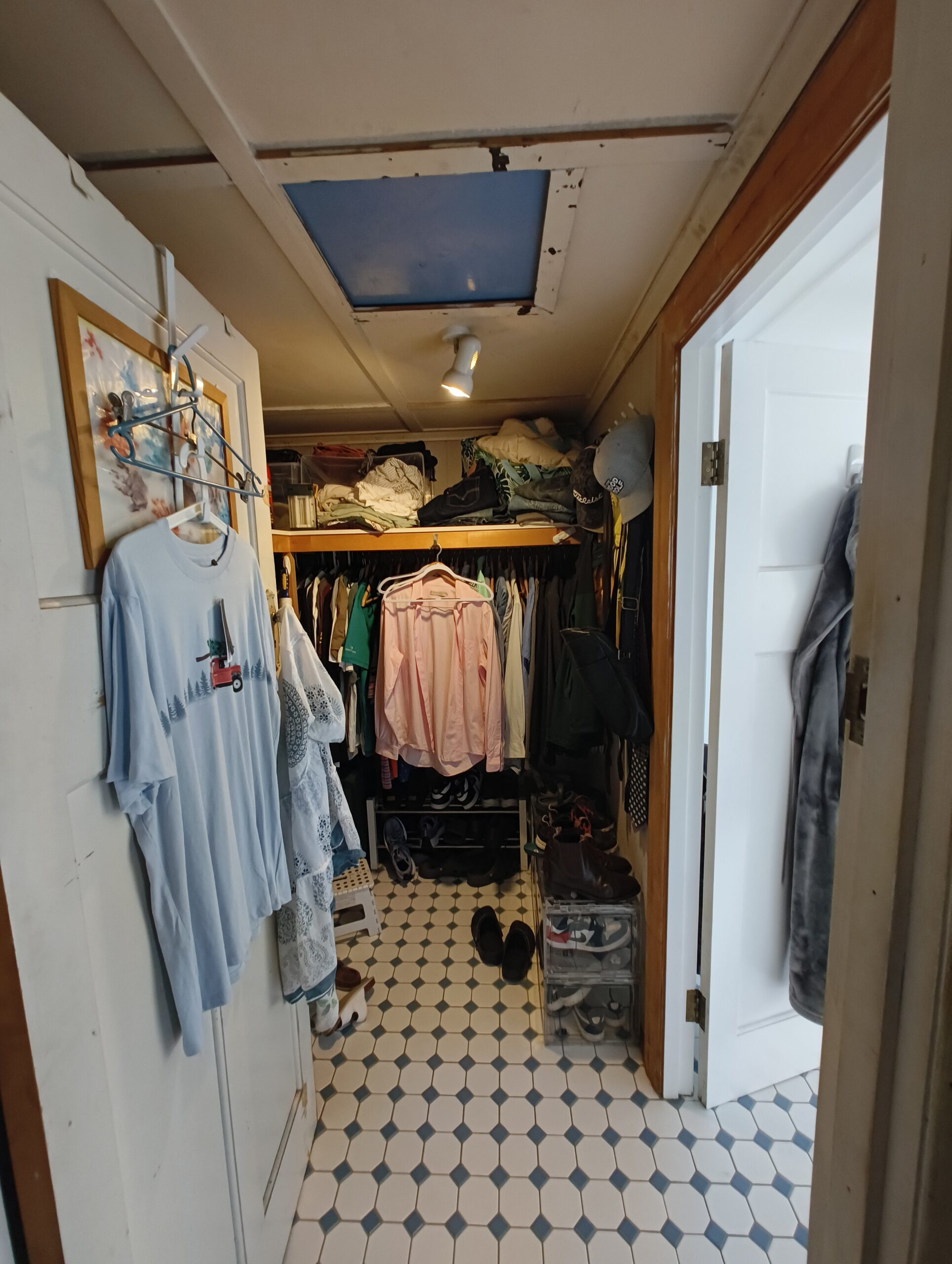 Cramped walk-in robe before renovation