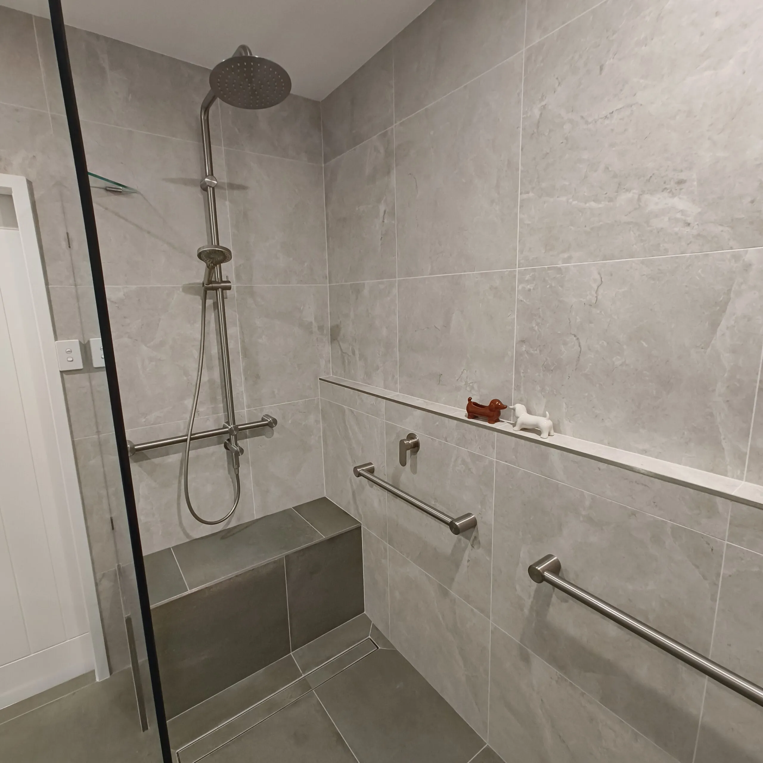 Norman Park bathroom renovation with Glacier white vanity and brushed nickel hardware