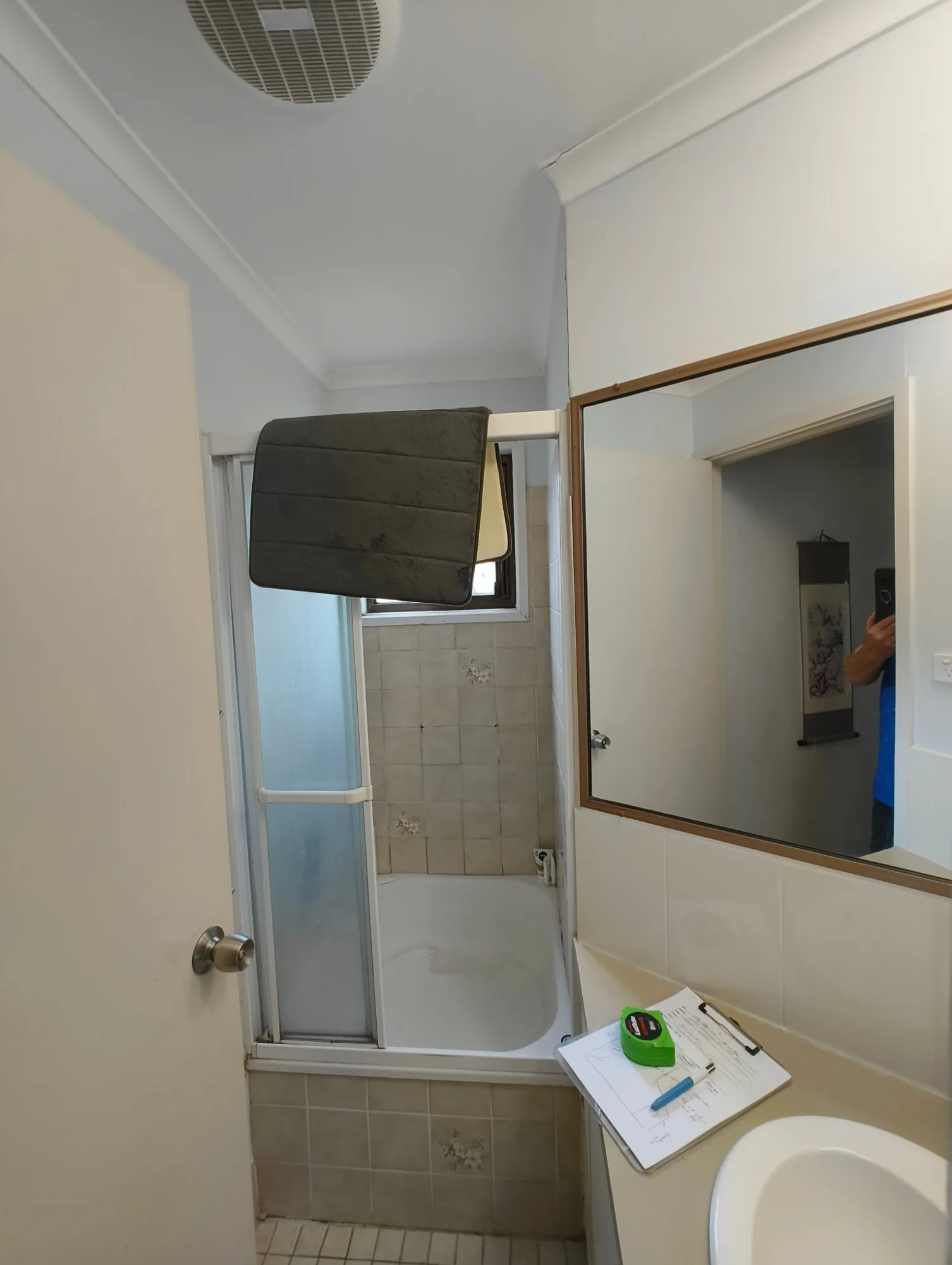 Red Hill townhouse bathroom before renovation with shower over bath and old corner mirror